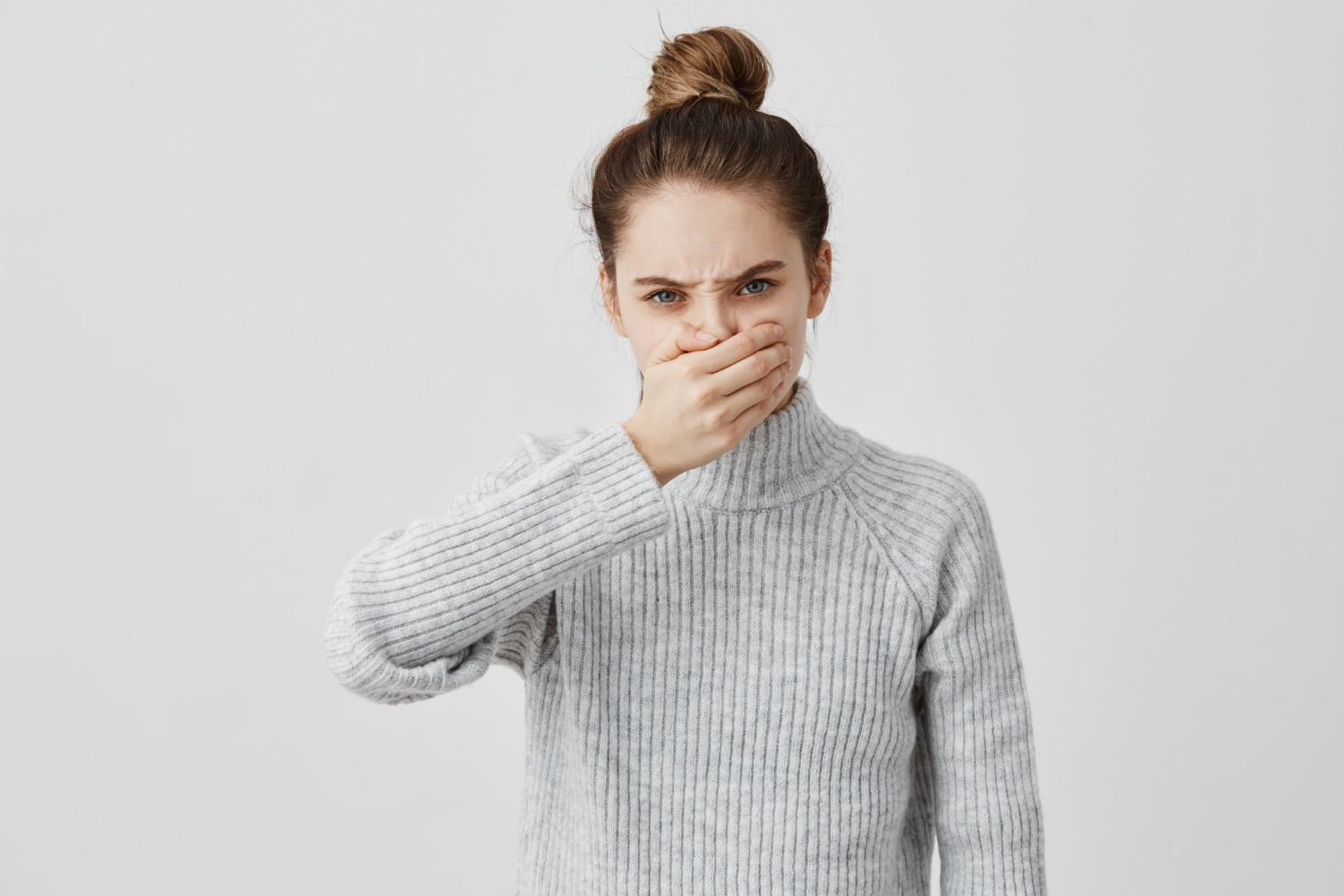Неприятный запах в интимной зоне: причины и лечение