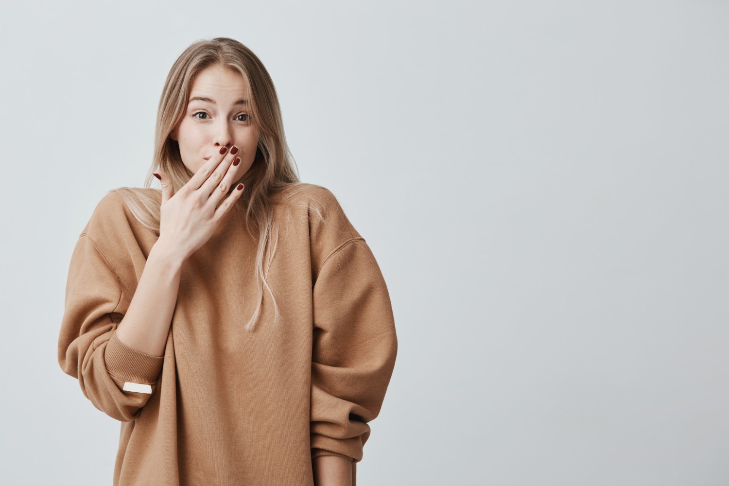 Неприятный запах из интимной зоны у женщин: причины и как избавиться
